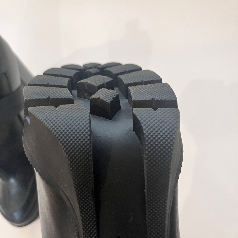 Amazon Essentials Black Heeled Boots - Picture 3 of 7